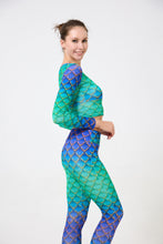 Load image into Gallery viewer, Scale Print Long-sleeved Crop Top