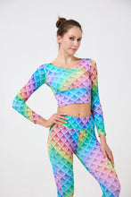 Load image into Gallery viewer, Scale Print Long-sleeved Crop Top